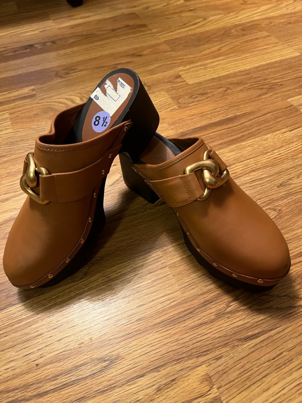 Aerosoles Gold Nailhead Crosby Tan Leather Clogs/Mules Woth Chunky Heel Size 8.5